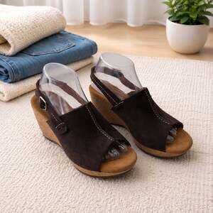 Clarks Elements Brown Suede Wedge Sandals Peep Toe Slingback Size 8M